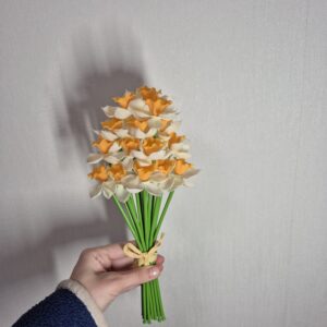 Гелеві нарциси, букетиком, персиковий крем