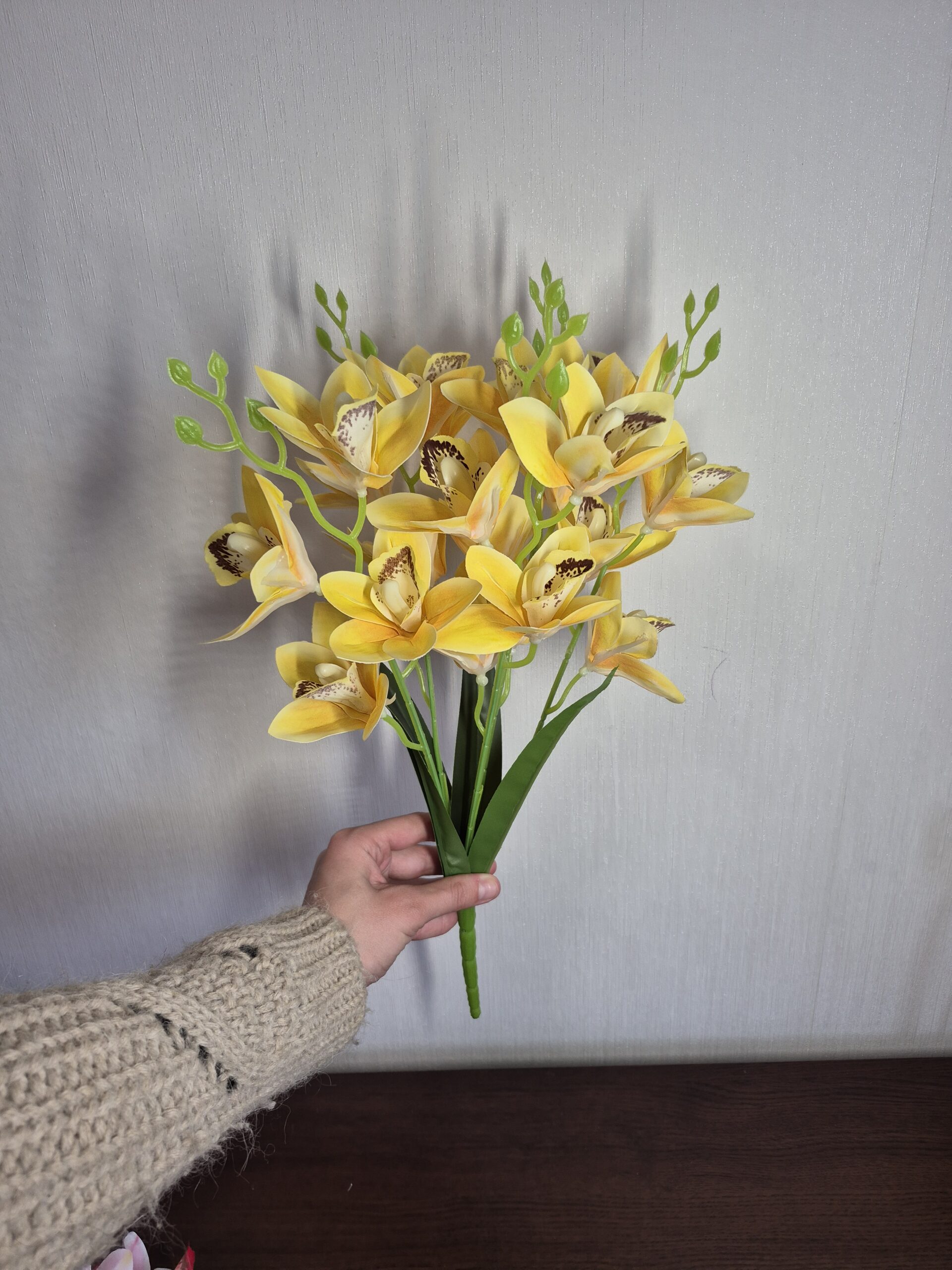 Орхідея латексна, букетиком, лимонний
